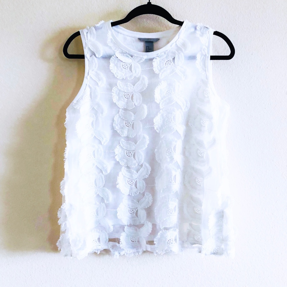 Textured Floral Ruffle Sleeveless Blouse